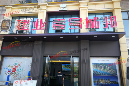 佛山小学附近步梯黄金楼层精装三室两厅送车库全款包更名